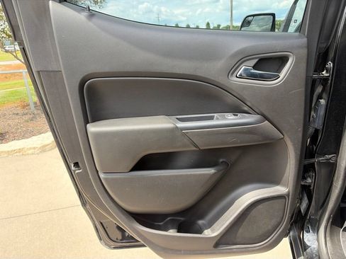 Used 2017 Chevrolet Colorado LT w/ Midnight Edition AWD/4WD image 37