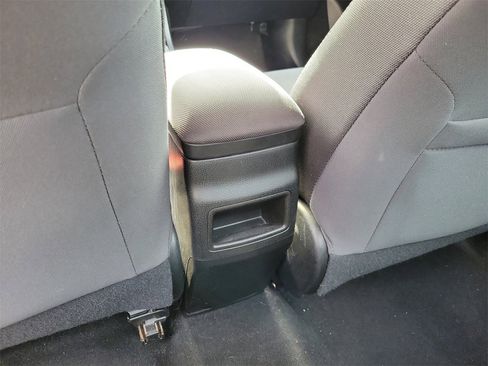 Used 2018 Toyota Corolla LE image 11