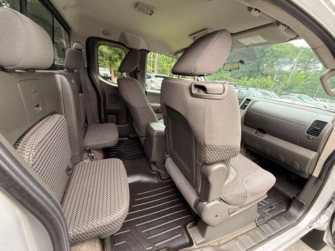 Used 2013 Nissan Frontier SV RWD image 21