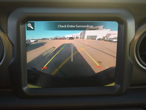 Used 2023 Jeep Gladiator Willys image 25