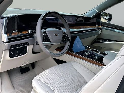 Used 2025 Cadillac Escalade Sport Platinum w/ LPO, Floor Liner Package AWD/4WD image 18
