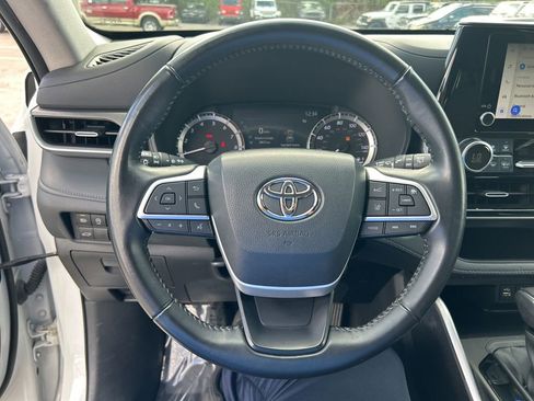 Used 2023 Toyota Highlander L image 16