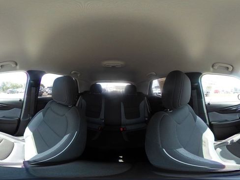 Used 2025 Chevrolet TrailBlazer LT image 40