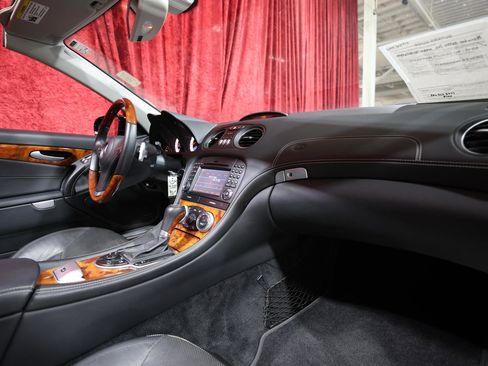 Used 2011 Mercedes-Benz SL 550 w/ Premium I Pkg image 22