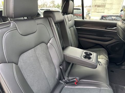 New 2026 Jeep Grand Cherokee L 4WD image 17