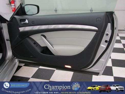 Used 2011 INFINITI G37 Convertible w/ Premium Pkg RWD image 41