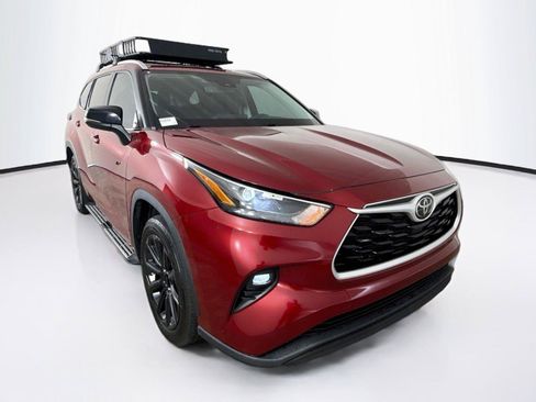 Used 2022 Toyota Highlander XLE FWD image 6