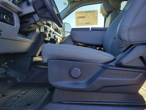 New 2026 Ford F550 4x4 Crew Cab image 18