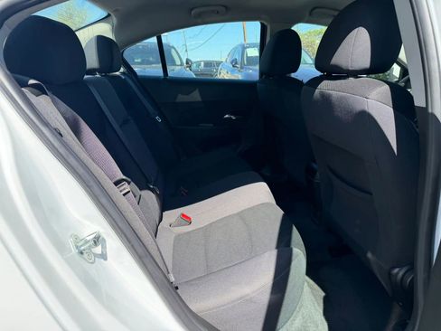 Used 2016 Chevrolet Cruze LT FWD image 12