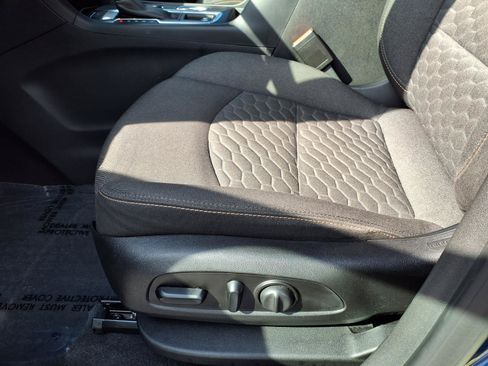 Used 2019 Chevrolet Equinox LT FWD image 21