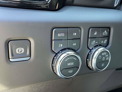 Used 2025 GMC Sierra 1500 AT4 w/ AT4 Premium Package image 19