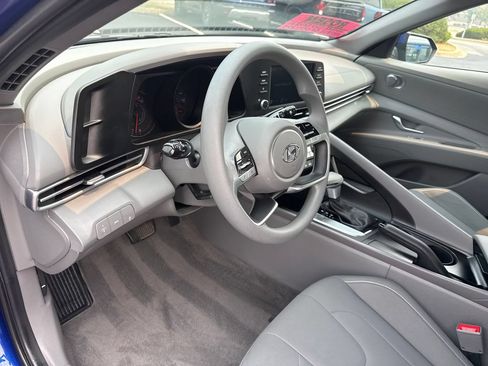 Certified 2023 Hyundai Elantra SEL FWD image 13