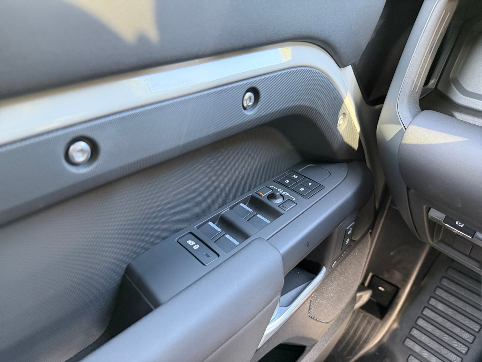 New 2026 Land Rover Defender 110 S AWD/4WD image 13