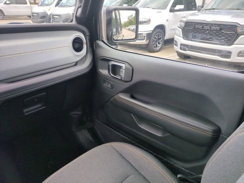 Used 2025 Jeep Wrangler Unlimited Sahara w/ Safety Group image 18