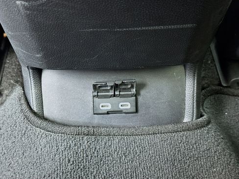 Used 2023 Toyota Highlander LE image 16