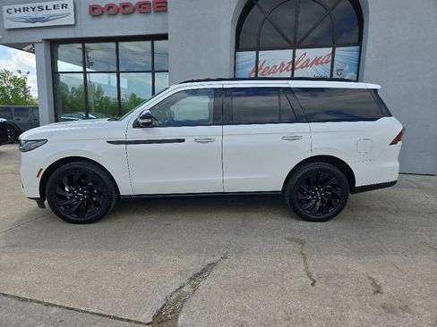 Used 2025 Lincoln Navigator Reserve w/ Jet Appearance Package AWD/4WD image 7