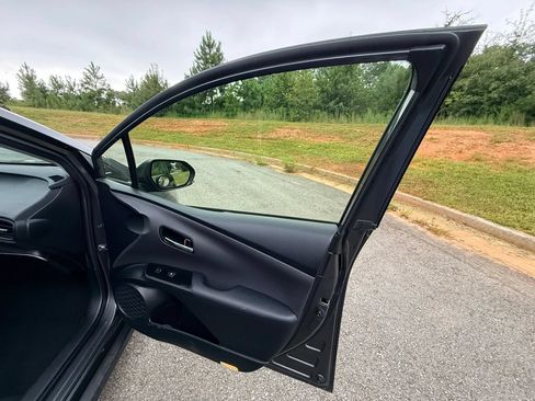 Used 2016 Toyota Prius Two FWD image 9