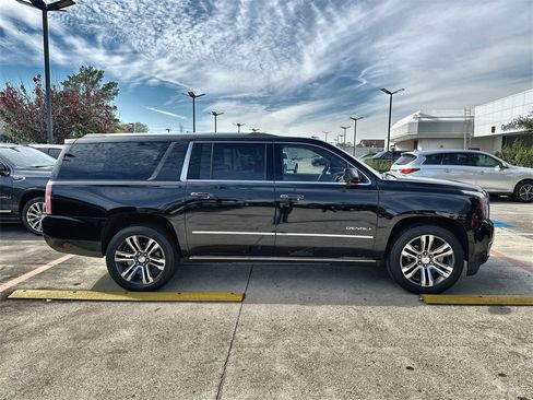 Used 2019 GMC Yukon XL Denali w/ Denali Ultimate Package image 10