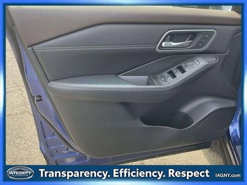 Used 2023 Nissan Rogue Platinum AWD/4WD image 16