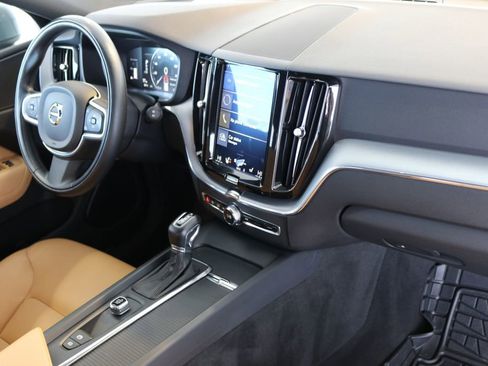 Used 2018 Volvo XC60 T6 Momentum w/ Vision Package image 43