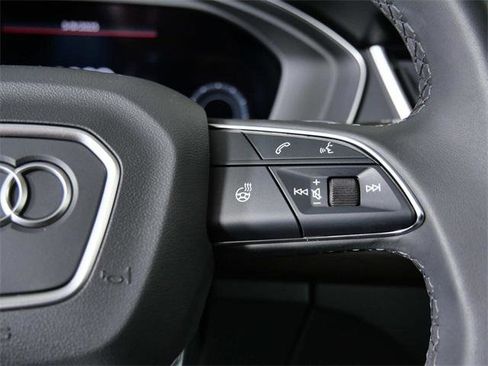Used 2024 Audi Q5 e Premium Plus w/ Premium Plus Package image 22