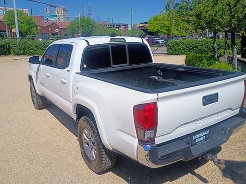 Used 2018 Toyota Tacoma SR5 w/ SR5 Appearance Package (SM) RWD image 10