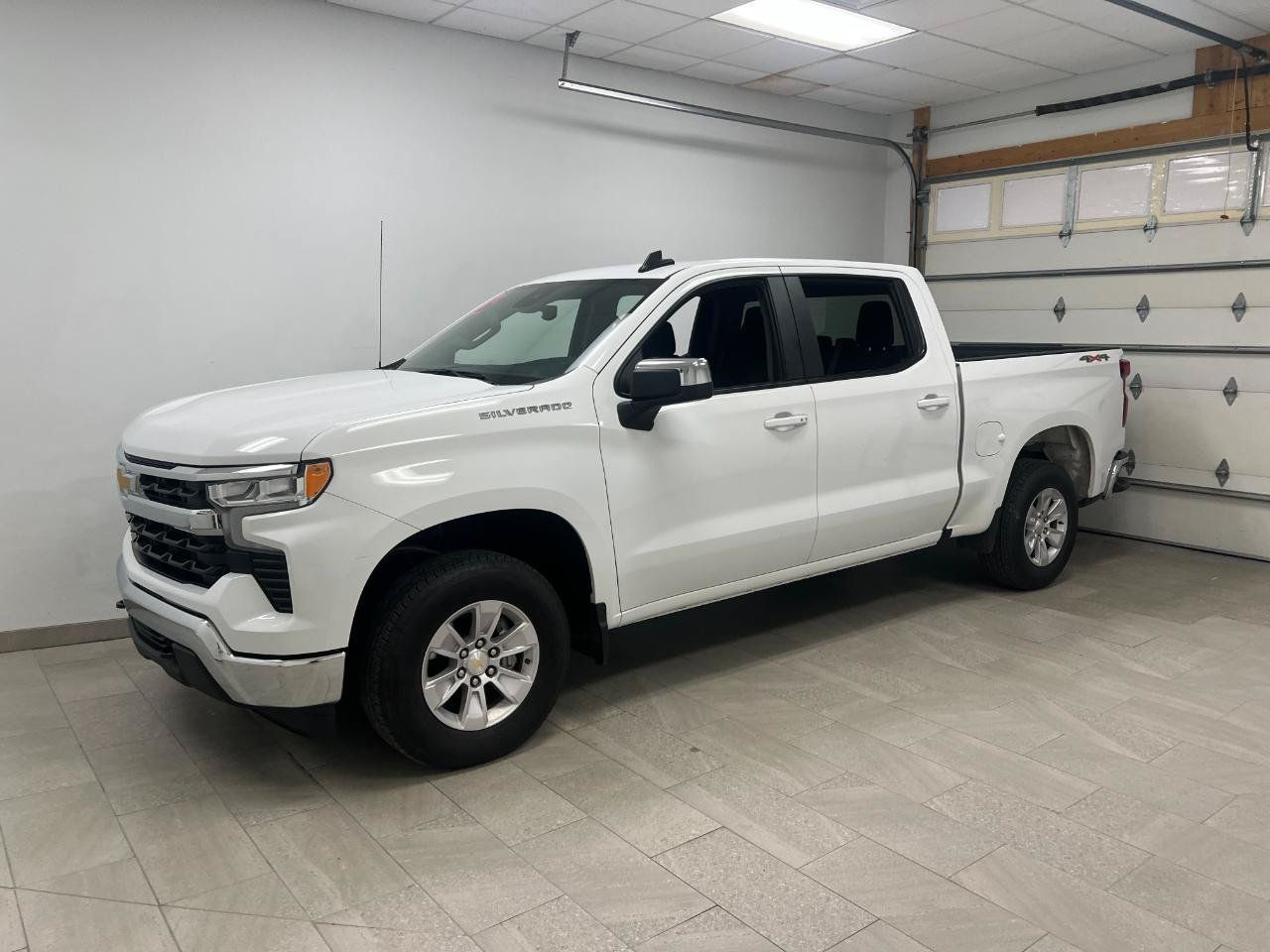 Used 2026 Chevrolet Silverado 1500 LT AWD/4WD image 9