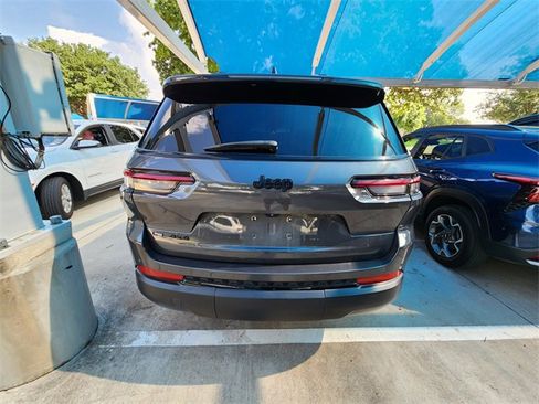 Used 2021 Jeep Grand Cherokee L Laredo AWD/4WD image 5