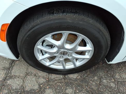 Used 2023 Chrysler Pacifica Touring-L FWD image 9
