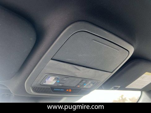 Used 2020 Ford Explorer XLT w/ Equipment Group 202A image 29