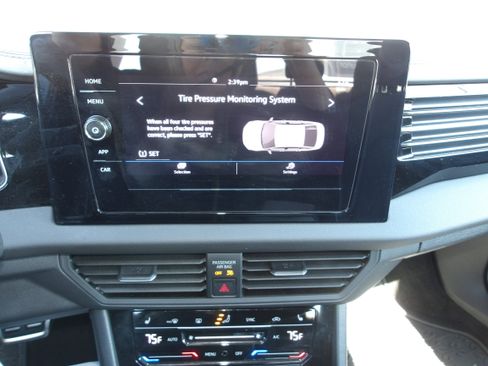 Used 2025 Volkswagen Jetta Sport image 17