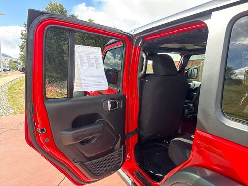 Used 2025 Jeep Wrangler Willys image 18