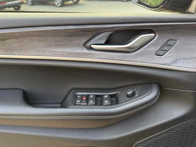 Used 2023 Jeep Grand Cherokee L Limited AWD/4WD image 15
