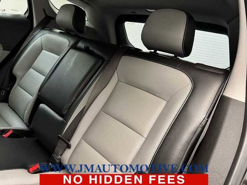 Used 2022 GMC Terrain SLT image 15