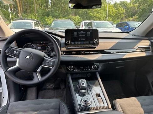 Used 2022 Mitsubishi Outlander SE AWD/4WD image 7