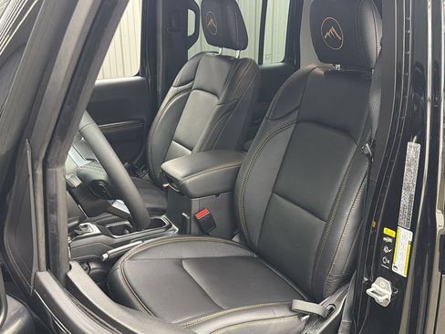Used 2025 Jeep Wrangler Unlimited Sahara w/ Safety Group AWD/4WD image 32