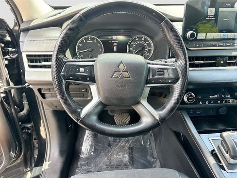 Used 2022 Mitsubishi Outlander SE AWD/4WD image 11