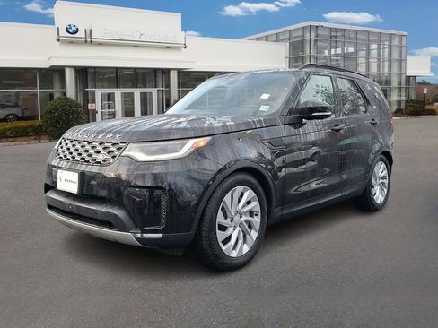 Used 2025 Land Rover Discovery S image 1