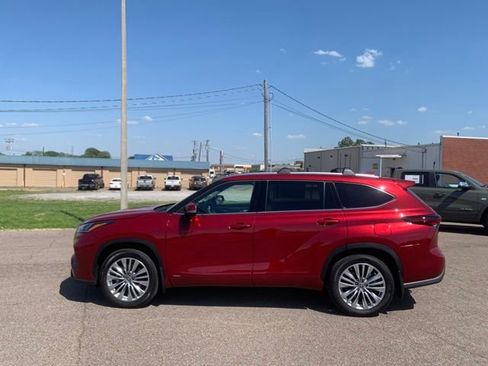 New 2026 Toyota Highlander Platinum AWD/4WD image 4