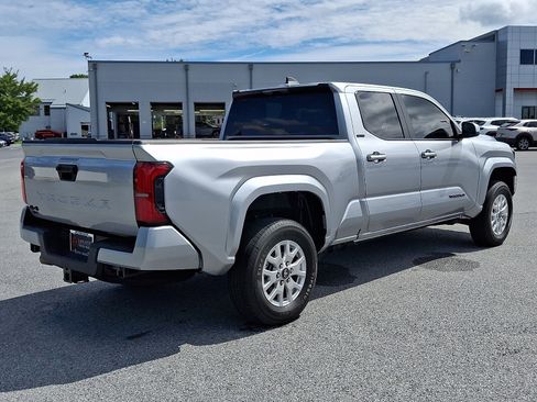 Certified 2025 Toyota Tacoma SR5 AWD/4WD image 7