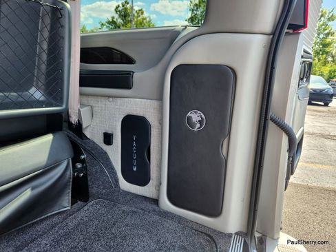 Used 2023 Chevrolet Express 2500 image 27