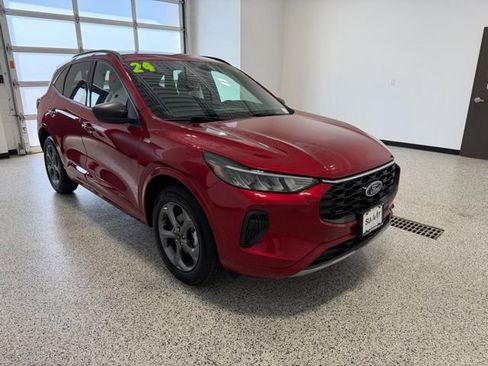 Used 2024 Ford Escape ST-Line w/ Tech Pack #1 AWD/4WD image 2