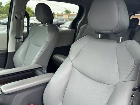 Used 2024 Toyota Sienna XLE image 14