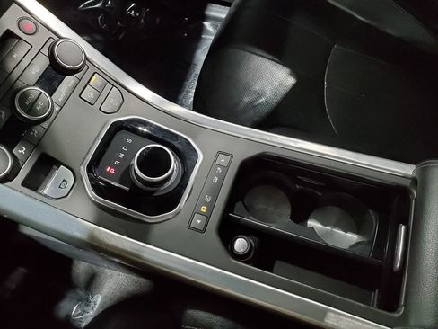 Used 2017 Land Rover Range Rover Evoque SE Premium image 32