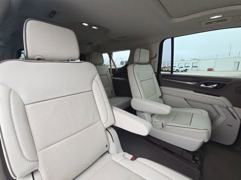 Used 2021 GMC Yukon XL Denali w/ Denali Premium Package image 18