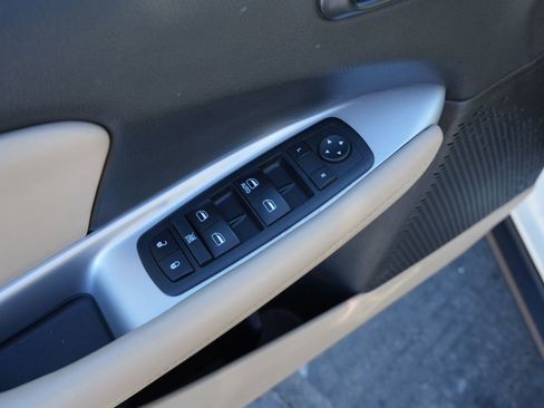 Used 2017 Dodge Journey SE w/ Safe & Sound Group image 16