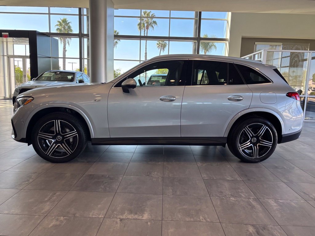 Used 2025 Mercedes-Benz GLC 350e 4MATIC image 9