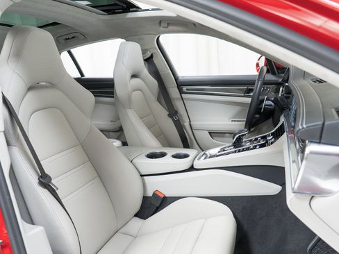 Certified 2022 Porsche Panamera Turbo S AWD/4WD image 31