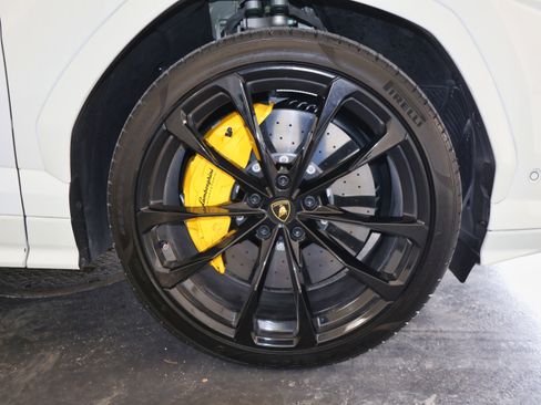 Used 2022 Lamborghini Urus image 14