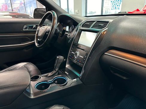 Used 2016 Ford Explorer Limited image 32